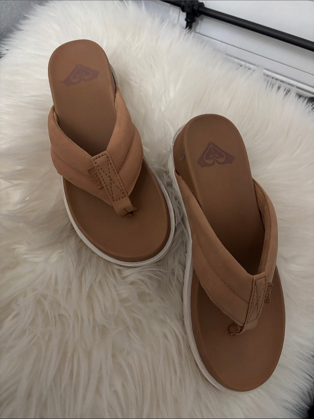 Roxy Women's Tan Padded Platform Thong Sandals. Brand new never used